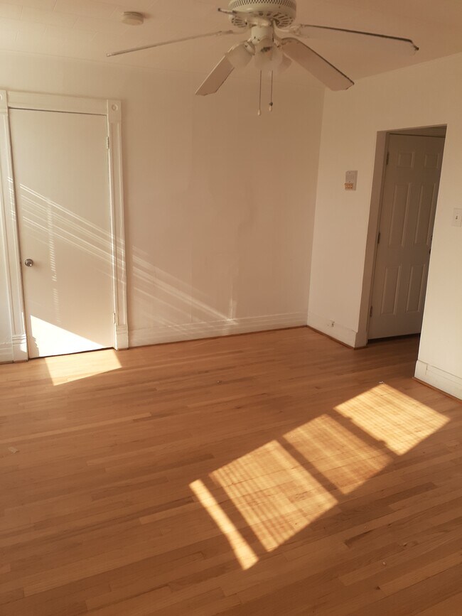 Front Room - 4347 N Western Ave