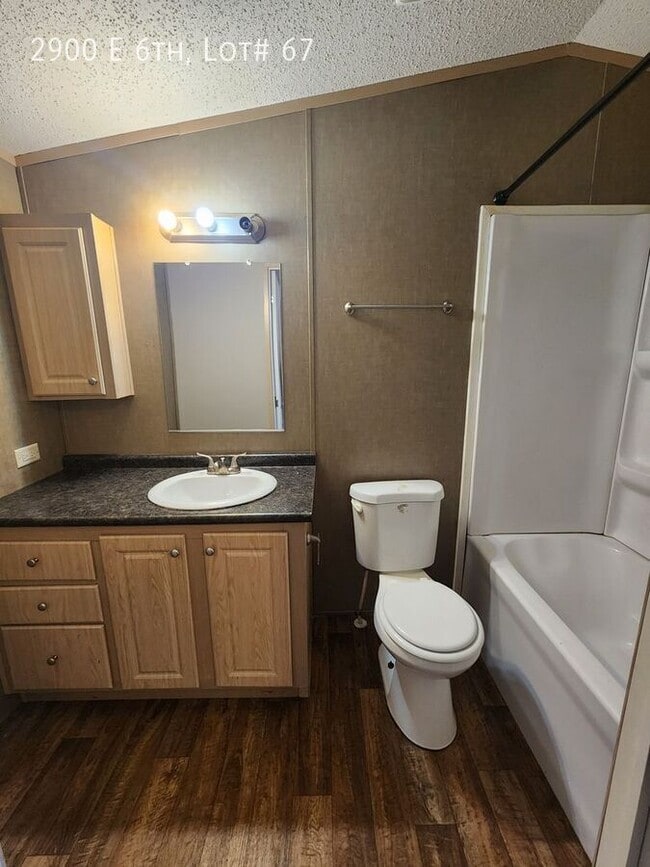 Building Photo - 2900 E 6th Ave