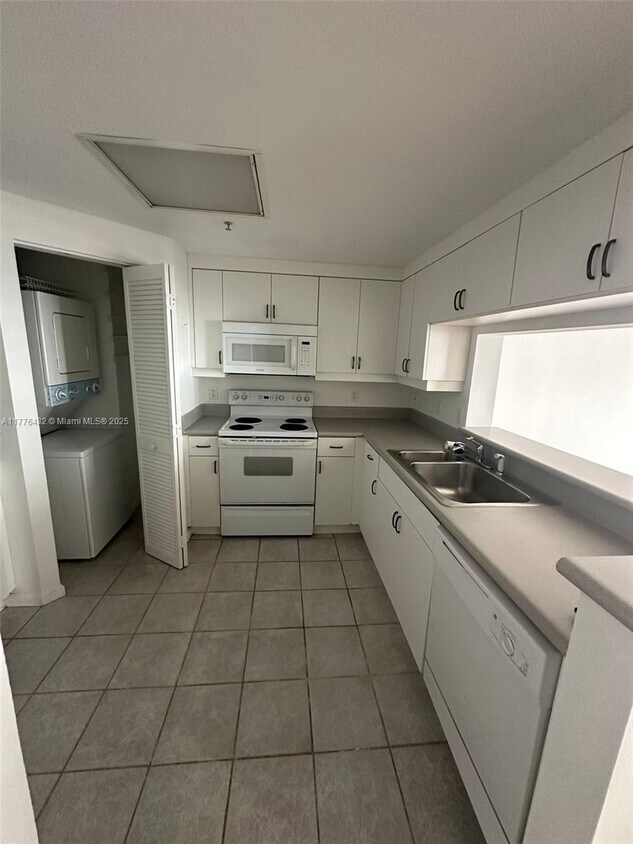 Primary Photo - 701 Brickell Key Blvd