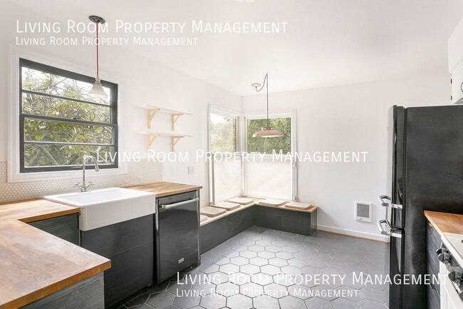 Foto del edificio - Bungalow Oasis with refurbished Studio!