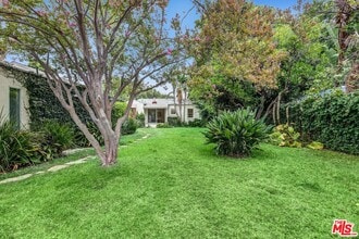 Building Photo - 5723 Cantaloupe Ave