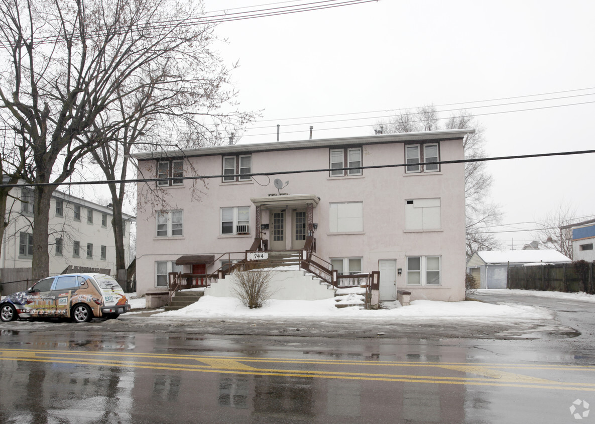 Building Photo - 744 N Cassady Ave