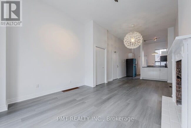 Building Photo - 204-204 Gerrard St E
