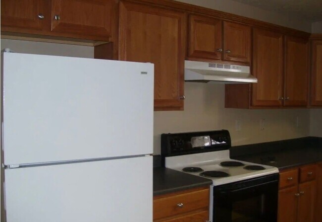 Building Photo - NEW PRICE ~ Same Great Property!