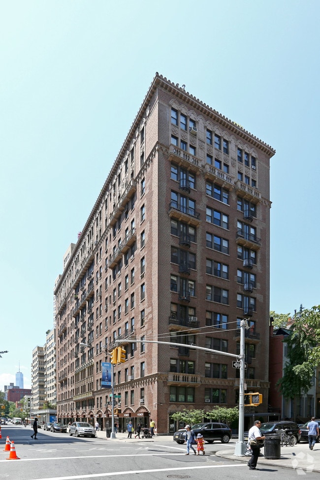 Building Photo - The Beauclaire