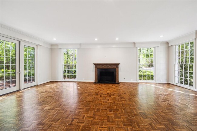 Foto del edificio - 8 Pine Forest Cir