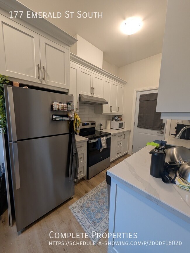 Photo du bâtiment - Modern and beautifully finished 1-bedroom,...