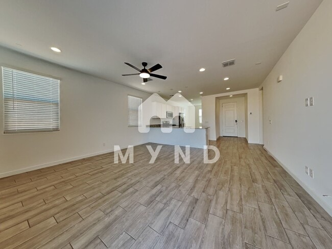 Building Photo - 438 E Diamond Dr