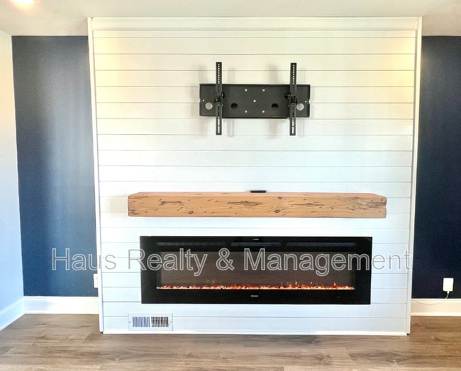 Building Photo - 64 W High St