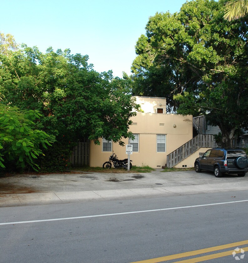 Building Photo - 311 SE 11th Ave