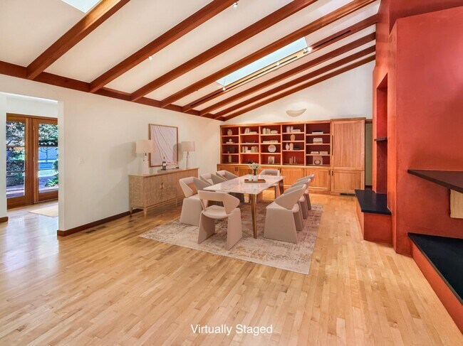 Foto del edificio - 335 Claremont Way