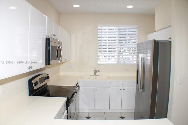 Foto del edificio - 4704 NW 57th Pl