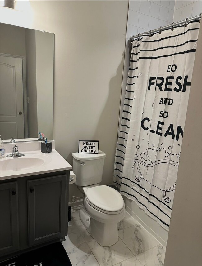 Foto del edificio - 3 Bedroom 2.5 Bathroom Open Floor Plan