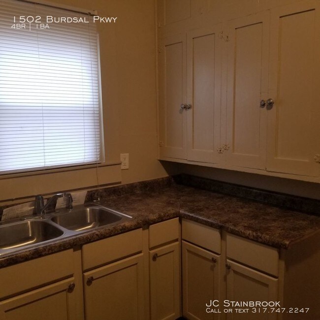 Foto del edificio - 1502 Burdsal Pkwy - 4BR House!