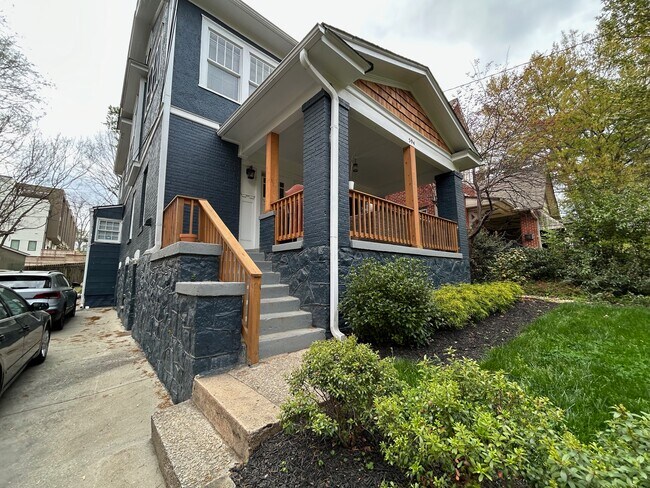 Building Photo - 594 Seminole Ave NE
