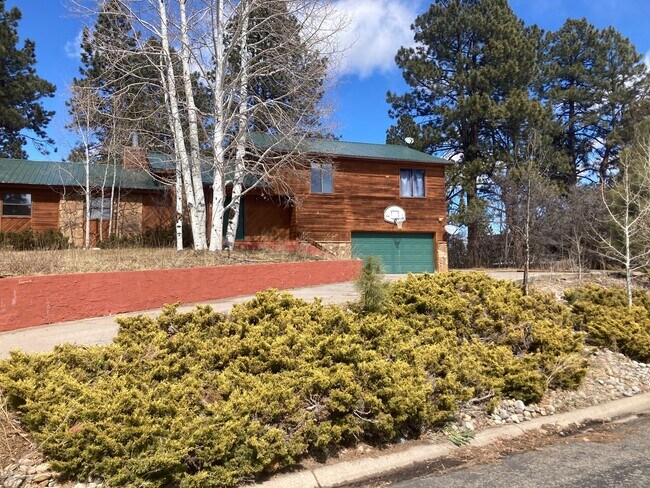 Foto del edificio - 405 Fir Dr