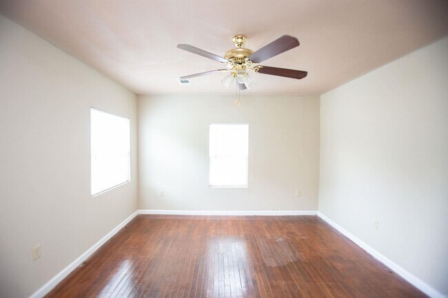 Foto del edificio - 1016 W 21st St