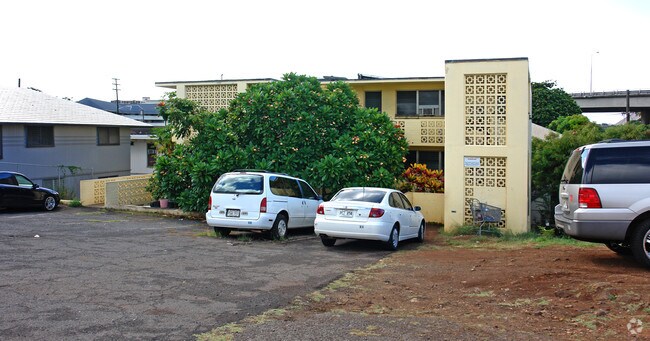 Building Photo - 6-Unit Multifamily or Redevelopment Lot