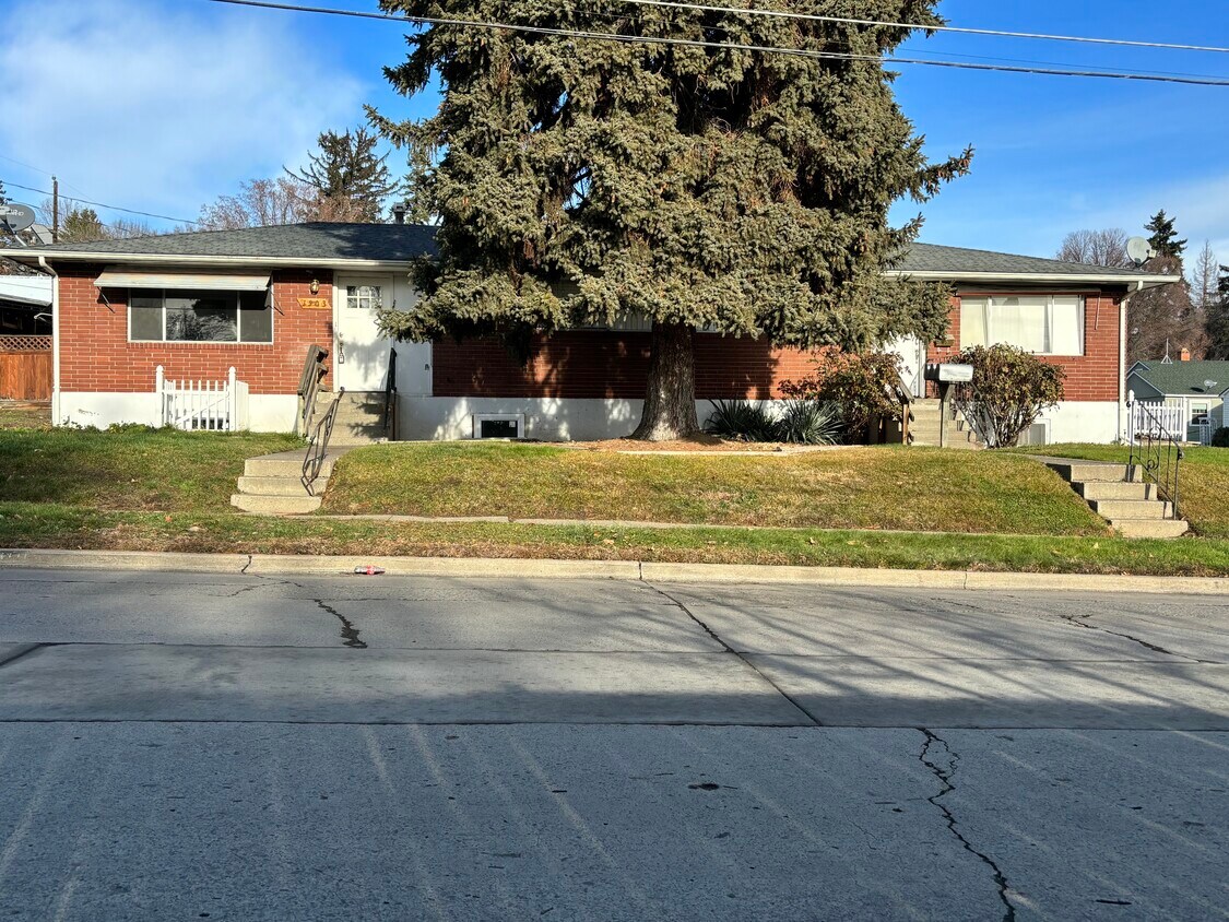 Primary Photo - 1903 Bonnie Doon Ave