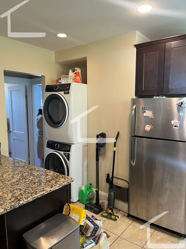 Foto del edificio - 9/1 No Fee! Spacious 3BR/2BA w/parking included!