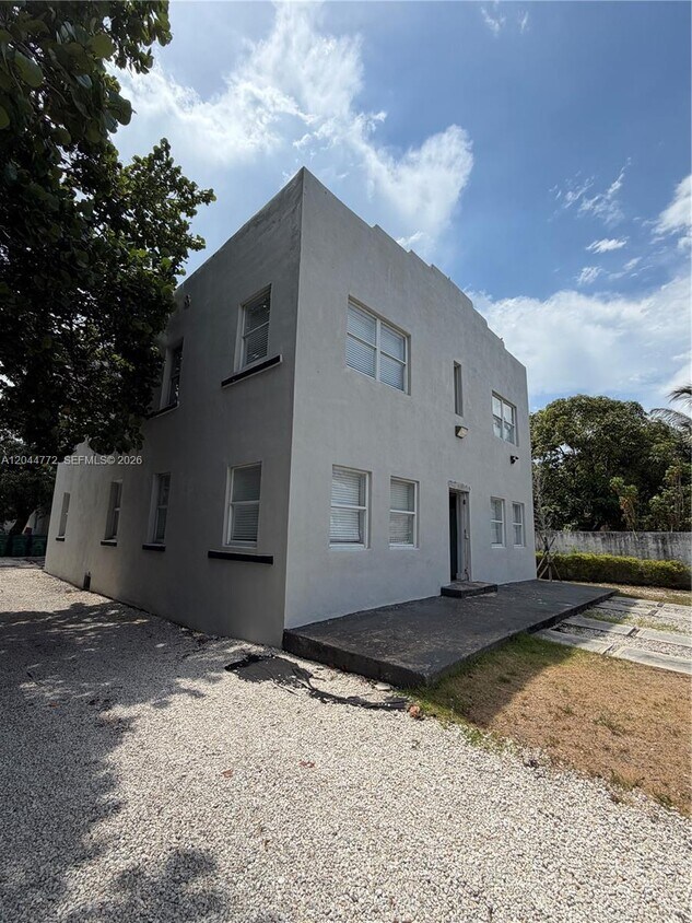 Foto del edificio - 6828 NW 3rd Ave