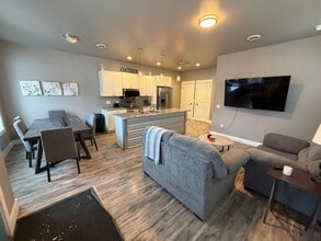 Building Photo - 1620 8th Ave N