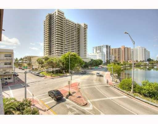 Building Photo - 2600 Collins Ave