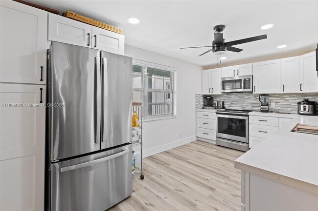 Foto del edificio - 802 Cypress Grove Ln