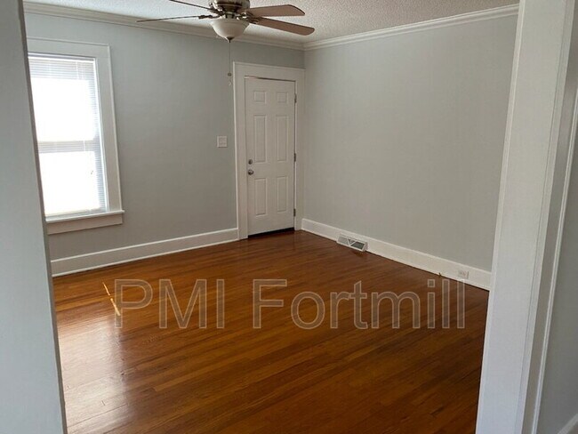 Building Photo - 465 Arch Dr