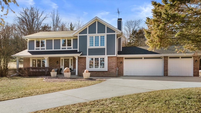 Building Photo - N6119 Willow Cir