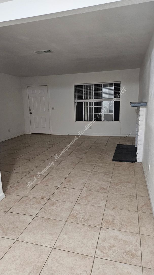 Foto del edificio - *** Please call us @ 661-266-1400 for information on availability, showings and applications proc...