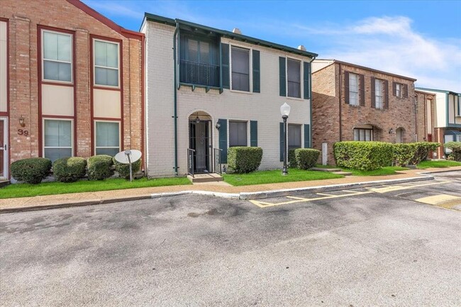 Building Photo - 7700 Creekbend Dr