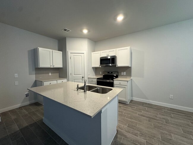 Building Photo - Beautiful 3 Bedroom, 2 Bathroom on a 1.25 Acre Lot in Ridge Creek Addition!