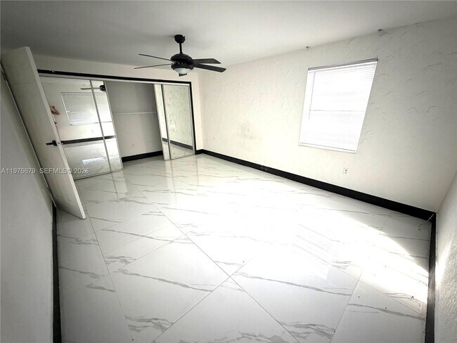 Foto del edificio - 18041 NW 3rd Ave