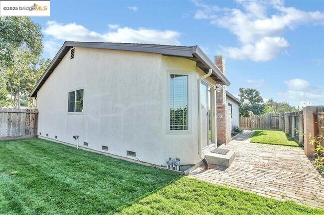 Building Photo - 817 Basalt Way