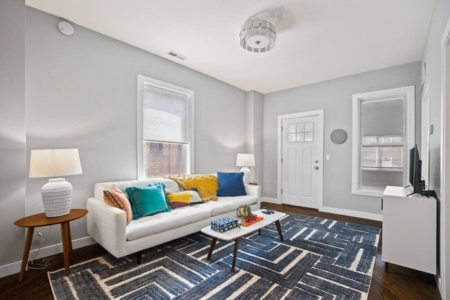 Building Photo - 1807 W North Ave