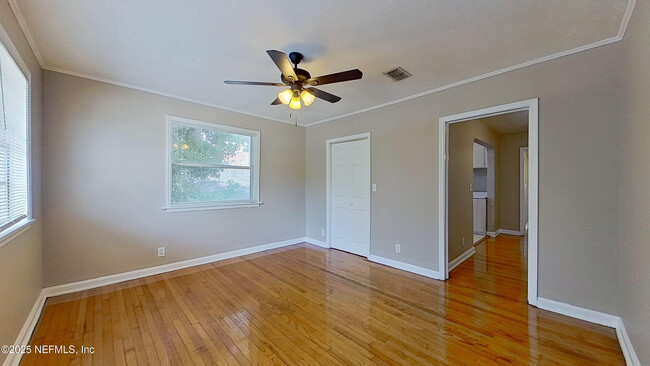 Building Photo - 828 Acosta St