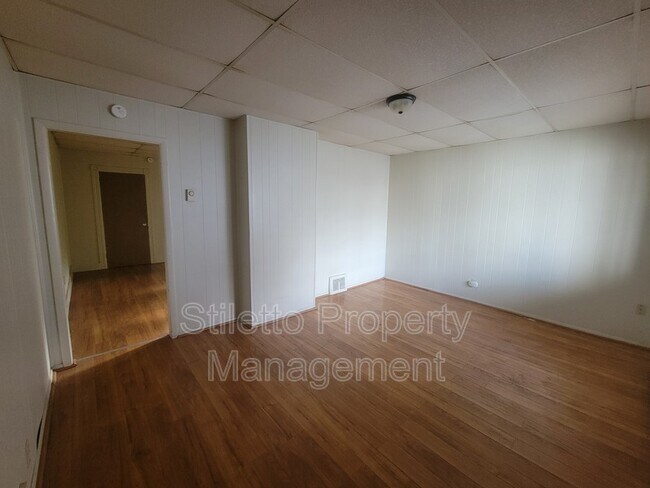 Building Photo - 223 Zerby Ave