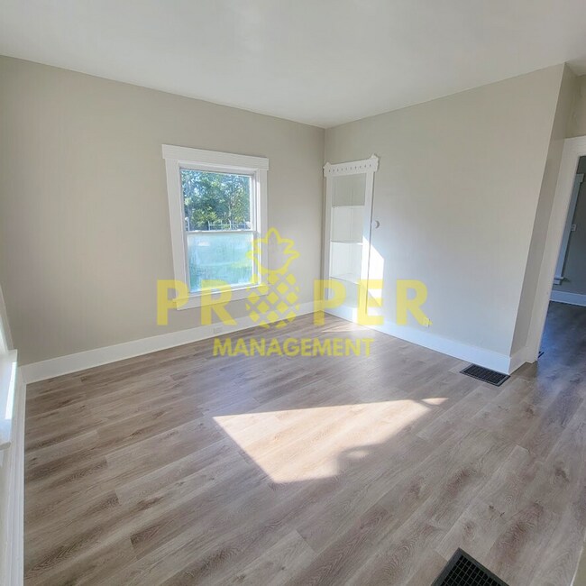 Foto del edificio - 2 bedrooms 1 bathroom house