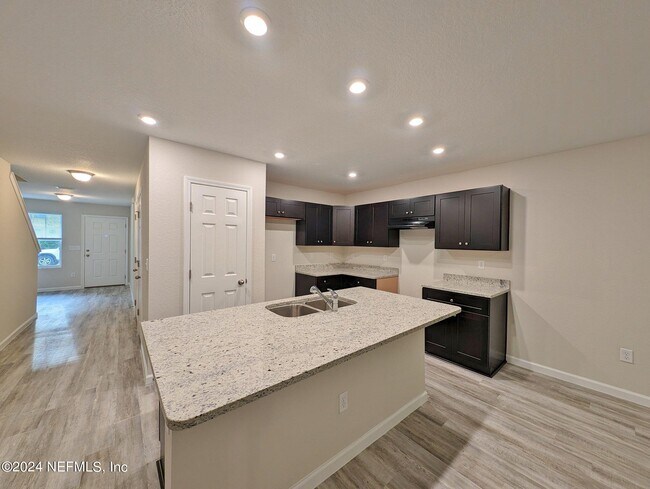 Building Photo - 8252 Halls Hammock Ct