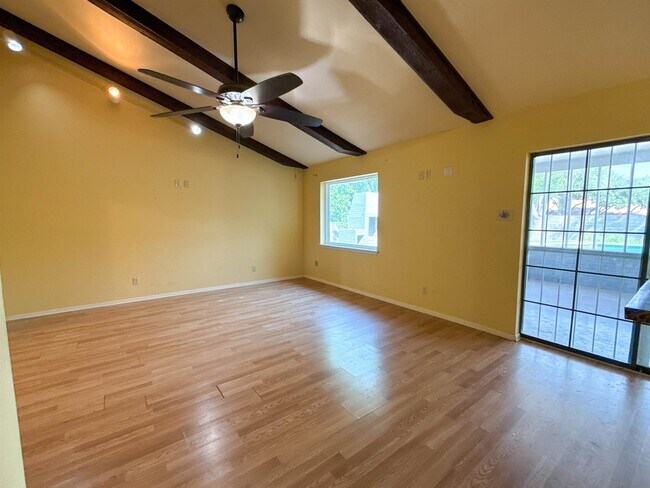 Foto del edificio - 405 Westmont Dr