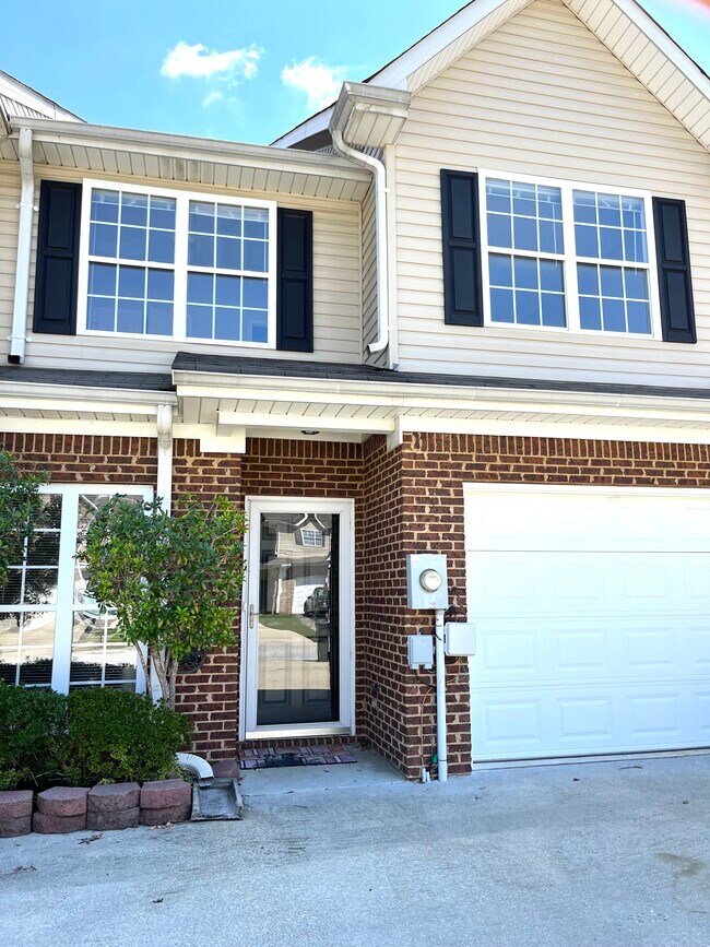 2025 Queens Ct, Moody, AL 35004 Townhome Rentals in Moody AL