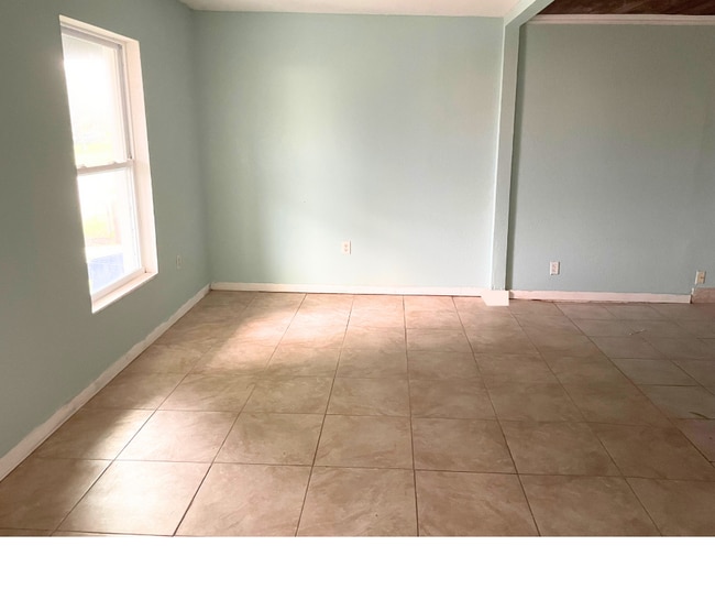 Building Photo - 128 McCoy Dr