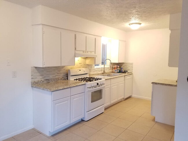 Building Photo - 6717 N Snowflake Dr
