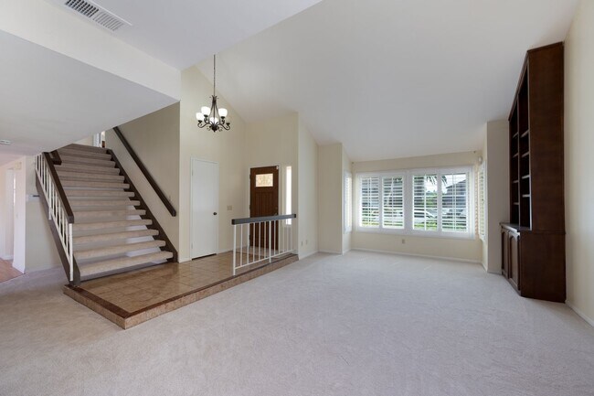Foto del edificio - Spacious 2 Story House in cul-de-sac with ...