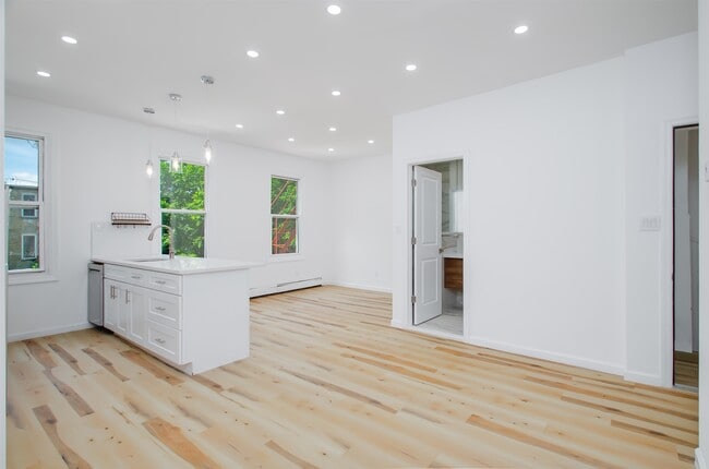Building Photo - 251 Halladay St