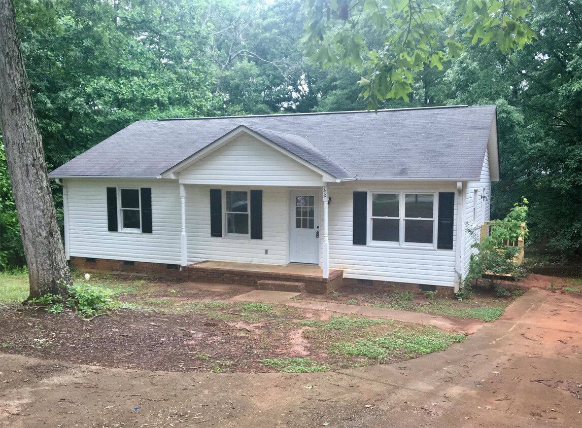 40 Pine Dr, Taylors, SC 29687 House Rental in Taylors, SC