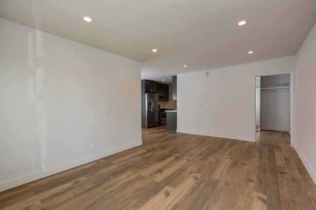 Building Photo - 845 S Kenmore Ave