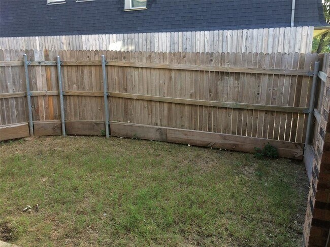 Foto del edificio - 6333 -6339 Granbury Rd,
