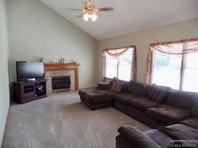 Foto del edificio - 222 Riverside Dr